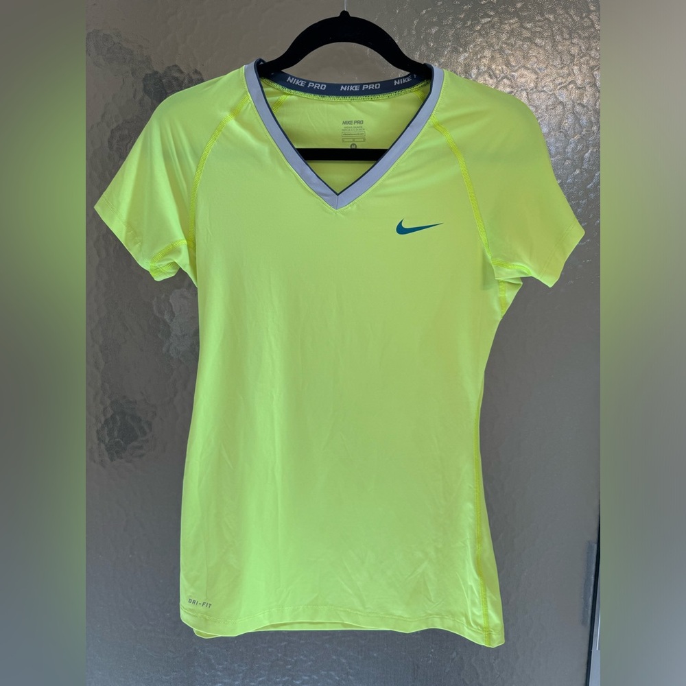 NIKE PRO 💗 Dri Fit NEON YELLOW V-Neck, Size XL